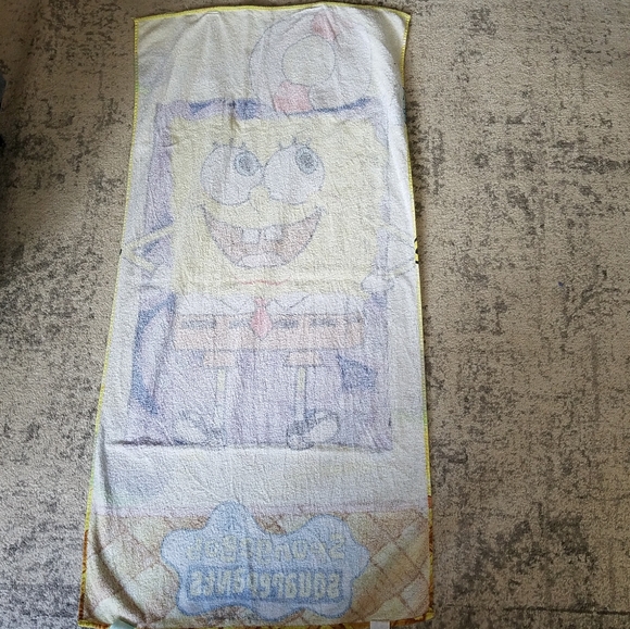 Nickelodeon SpongeBob SquarePants Beach Towel - Yellow and Purple - Picture 3 of 3